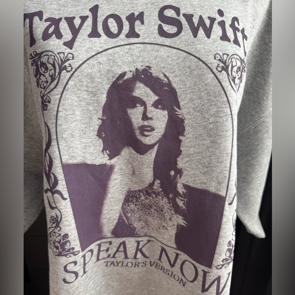 Taylor Swift Speak Now Taylor’s Version Gray Sweatshirt XL Short Sleeve Concert - Picture 2 of 6